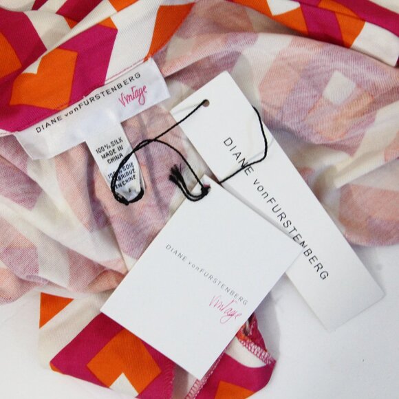 Diane Von Furstenberg Vintage Collection Wrap Dress 4 NEW Retro cube Print DVF - Picture 14 of 15